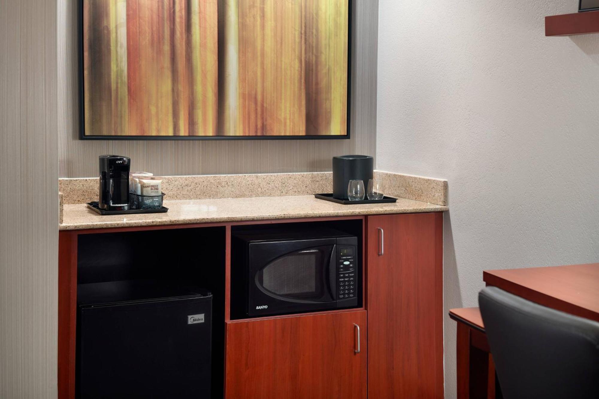 Hotel Courtyard By Marriott Raleigh Cary Exterior foto